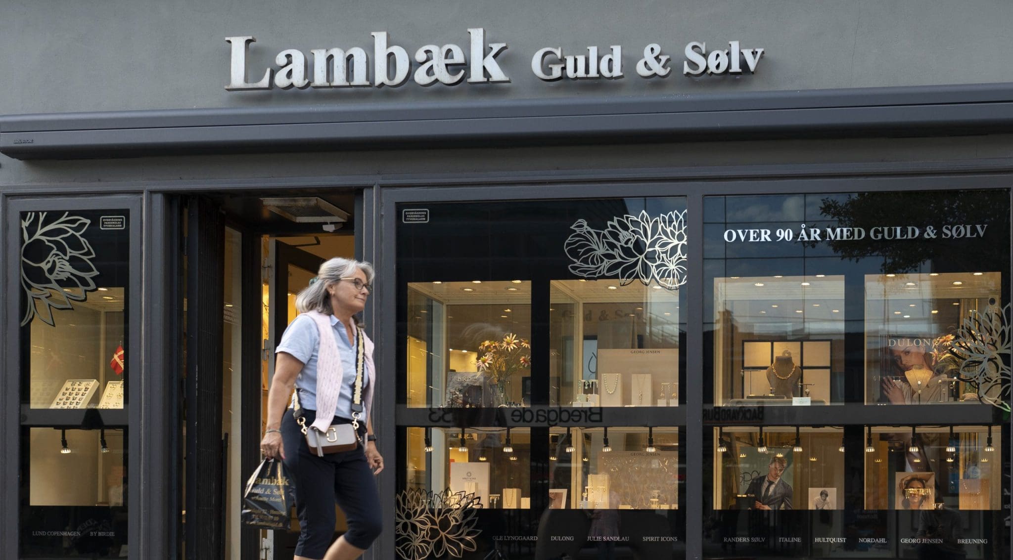 Lambæk Guld & Sølv butiksfacade beskåret